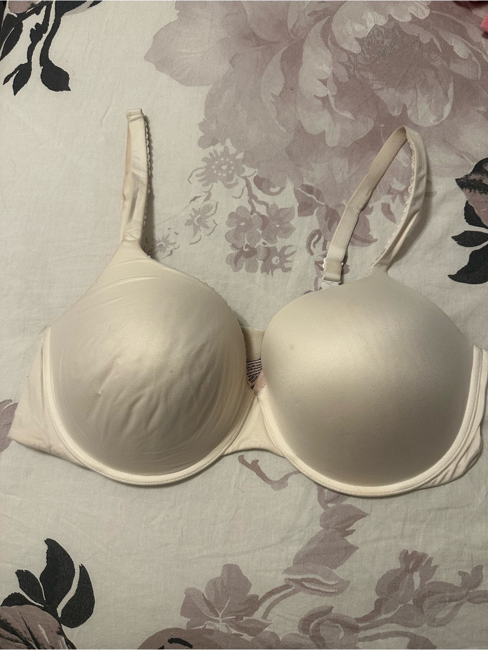 Victoria's Secret Smooth Molded T-Shirt Bra in Cream